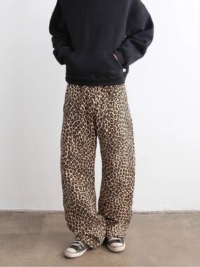 Akimbo leopard straight pants
